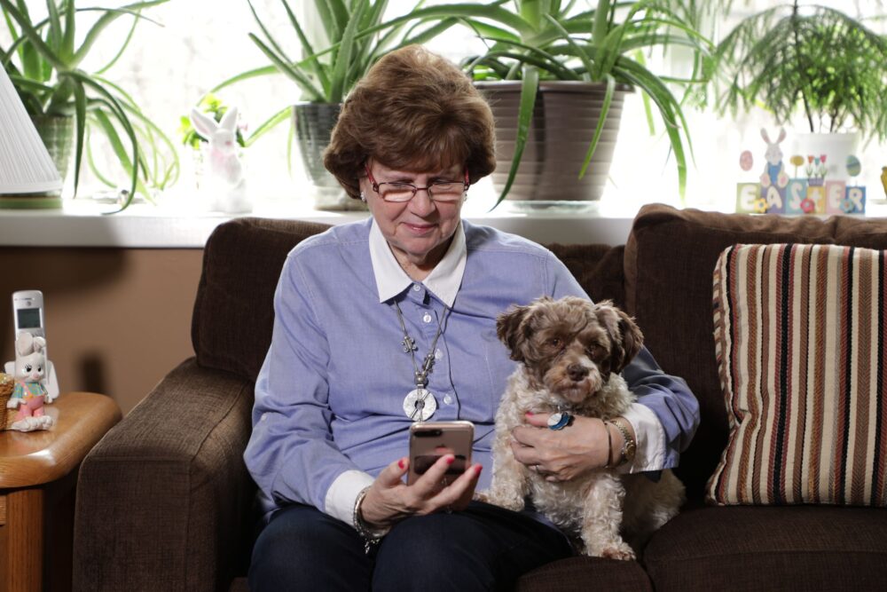 force patient utilizing virtual comprehensive care platform on her smart phone from home